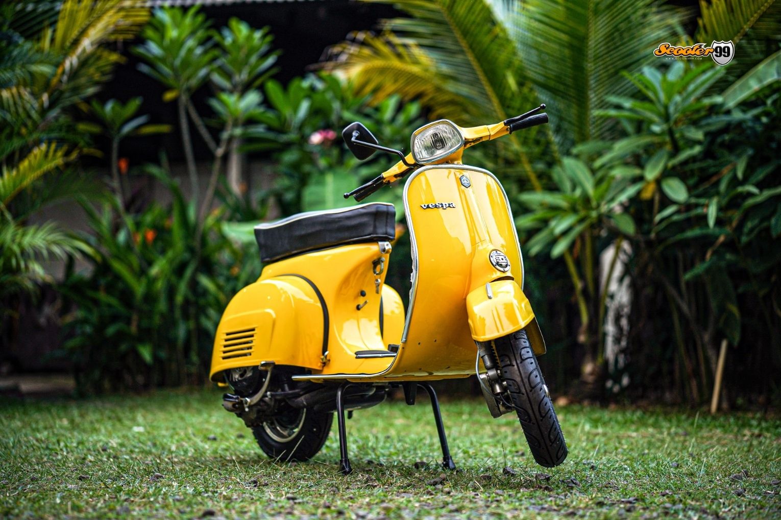 Made by order scooter project example 8: Vespa Piaggio 150 Super Yellow